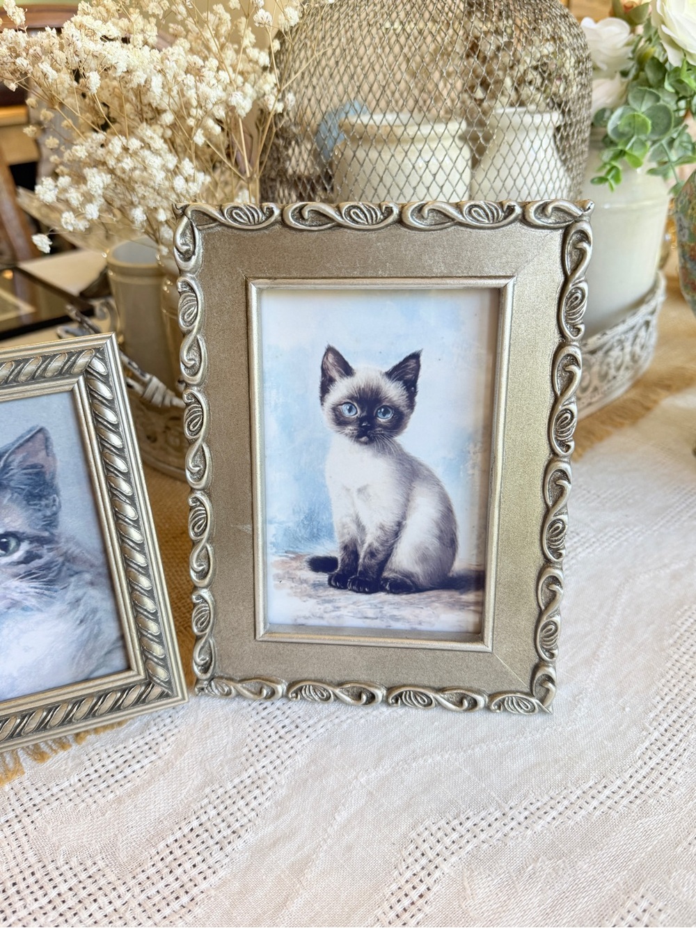 2 Vintage Silver Frames with Cat Pictures - Picture 14 of 14